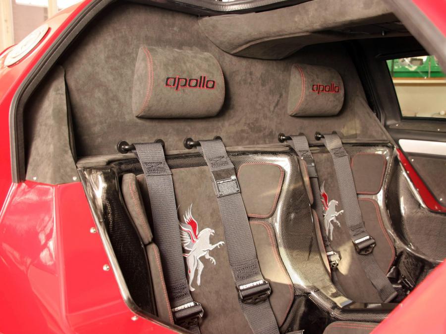 Интерьер Gumpert Apollo Sport 2007 года  (фото 9 из 16)